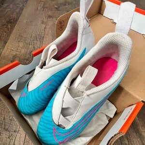 Nike Women's Turquoise and Pink Athletic Shoes